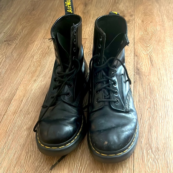 Women’s size 6 Dr. Martens - Picture 2 of 3